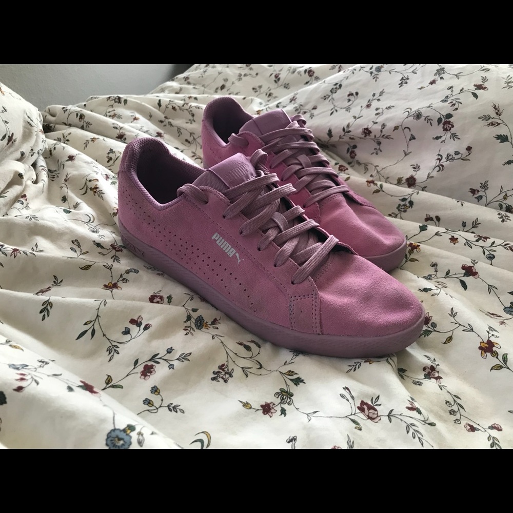 Pink/purple puma tennis shoes